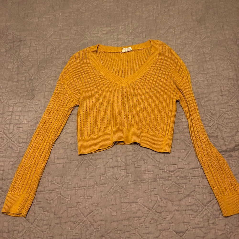 Cropped Mustard Tillys sweater NEVER BEEN WORN